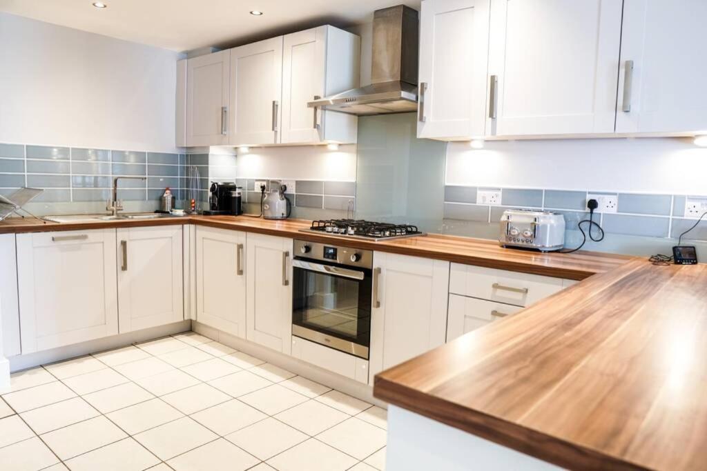 Beautiful 3 Bedroom Apartment By The Sea Newquay  Exterior photo